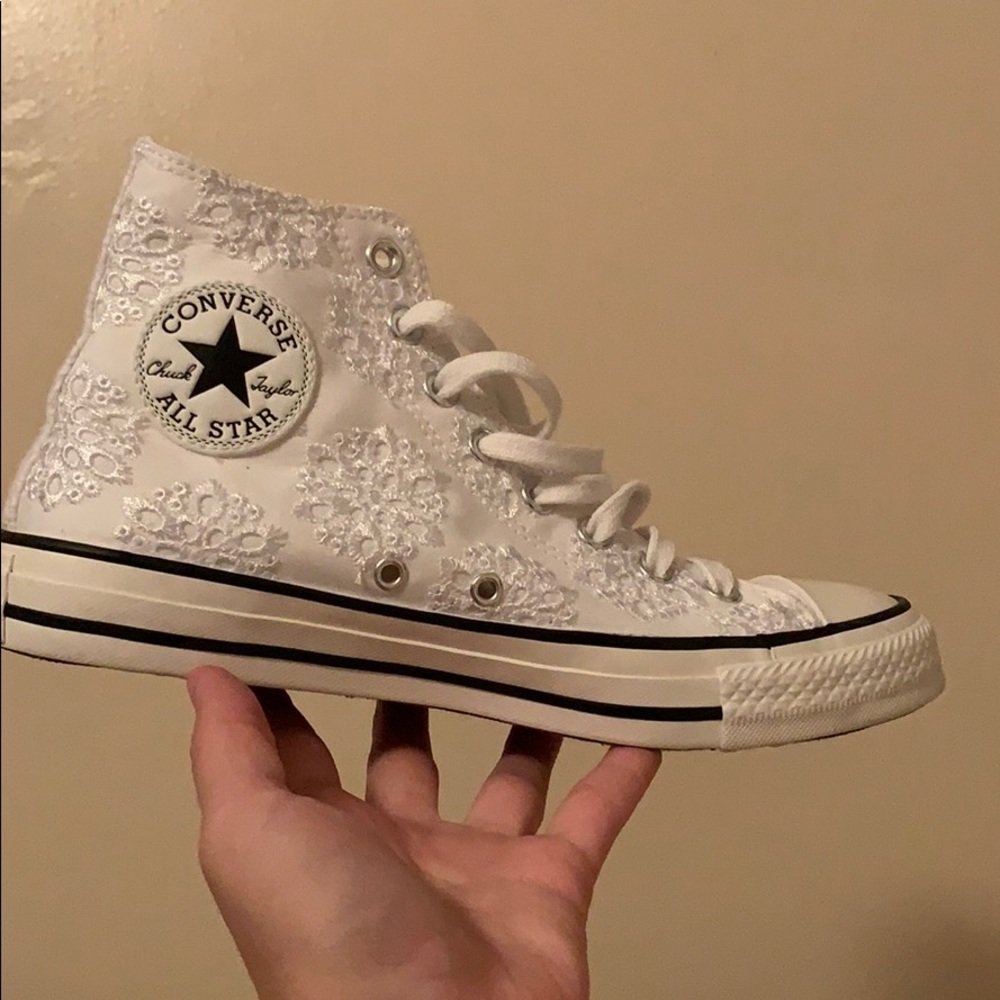 brand new converse! never worn!